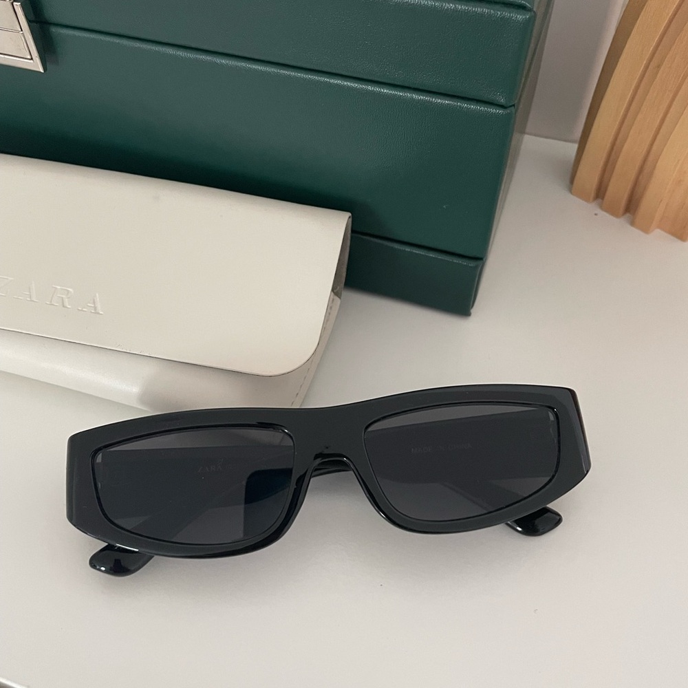 Zara Black Minimalist Sunglasses Y2K Style